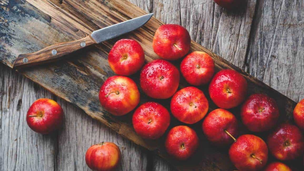 सेब से जुडी 15 रोचक बातें और 10 फायदे |Facts About Apple in Hindi